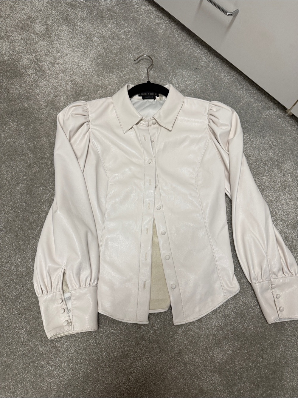 Alice + Olivia Cream Puff-Sleeve Button-Up Shirt - Picture 4 of 4